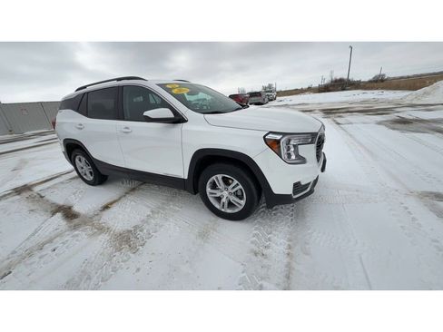 Certified 2023 GMC Terrain SLE w/ Driver Convenience Package image 2