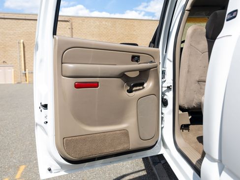 Used 2005 GMC Sierra 2500 SLE w/ Heavy-Duty Power Package AWD/4WD image 28