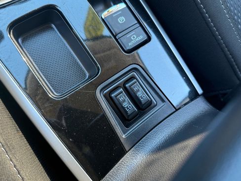 Used 2020 Mitsubishi Outlander ES image 23