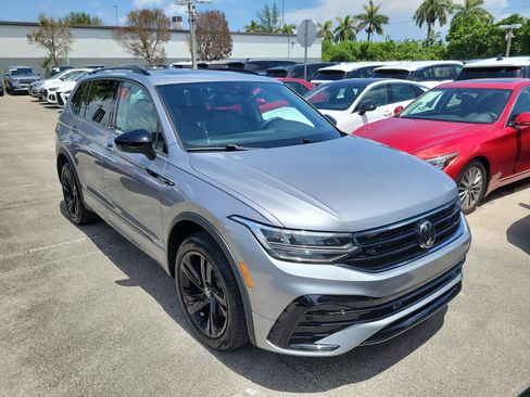 Used 2024 Volkswagen Tiguan SE R-Line AWD/4WD image 18