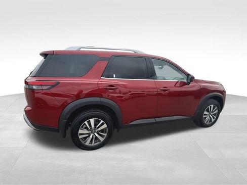 Certified 2024 Nissan Pathfinder SL w/ Black Appearance Package AWD/4WD image 9