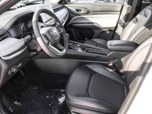 New 2026 Jeep Compass Latitude image 4