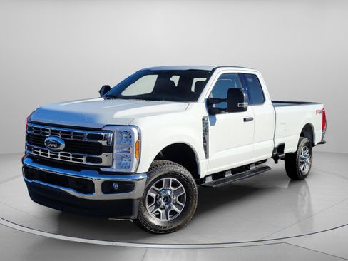 New 2025 Ford F350 XLT w/ FX4 Off-Road Package image 2