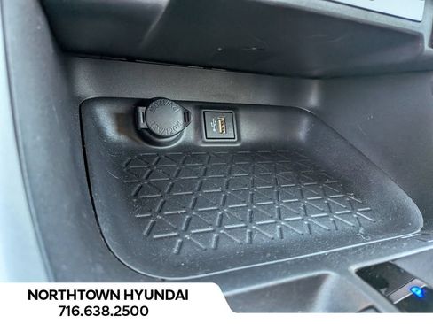 Used 2025 Toyota RAV4 XLE AWD/4WD image 16