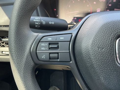 Used 2025 Honda Accord LX image 11