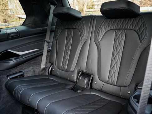 Certified 2025 BMW X7 M60i image 20