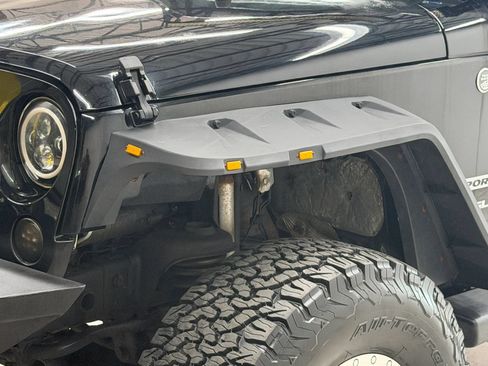 Used 2013 Jeep Wrangler Sport AWD/4WD image 4
