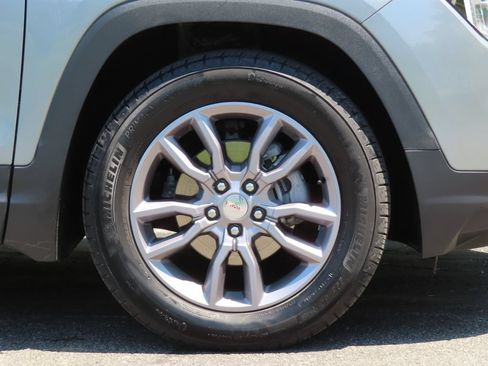 Used 2024 GMC Terrain SLT w/ Infotainment Package II AWD/4WD image 16