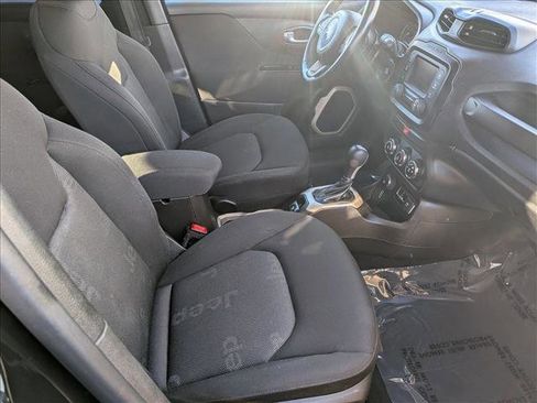 Used 2017 Jeep Renegade Latitude image 18
