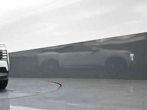 Used 2025 Nissan Kicks SR image 29