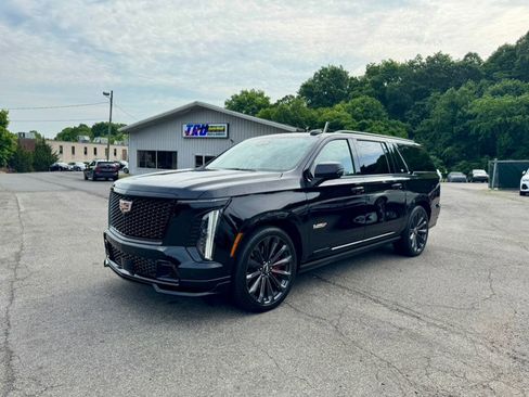 Used 2026 Cadillac Escalade ESV V AWD/4WD image 1