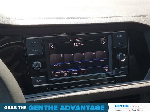 Used 2020 Volkswagen Jetta SE image 18