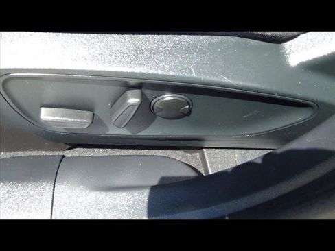 Used 2022 Ford Escape SE image 18