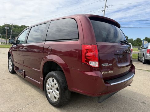 Used 2018 Dodge Grand Caravan SE w/ UConnect Hands-Free Group FWD image 4