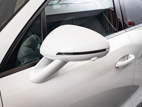 Certified 2024 Porsche Macan image 17