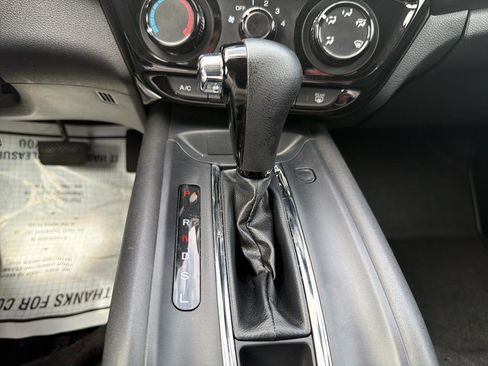 Used 2022 Honda HR-V LX image 23