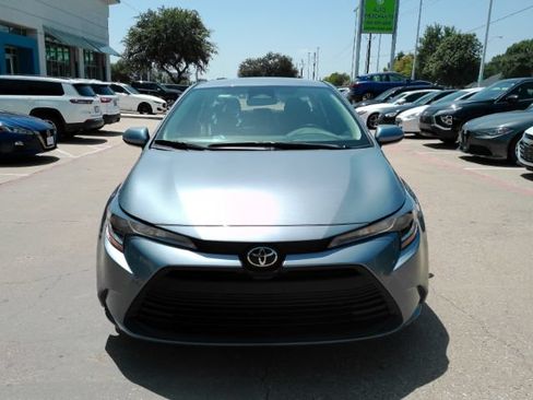 Used 2025 Toyota Corolla LE FWD image 3