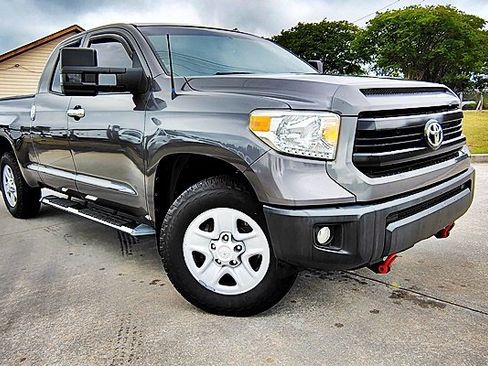 Used 2015 Toyota Tundra SR w/ Tow Package RWD image 2