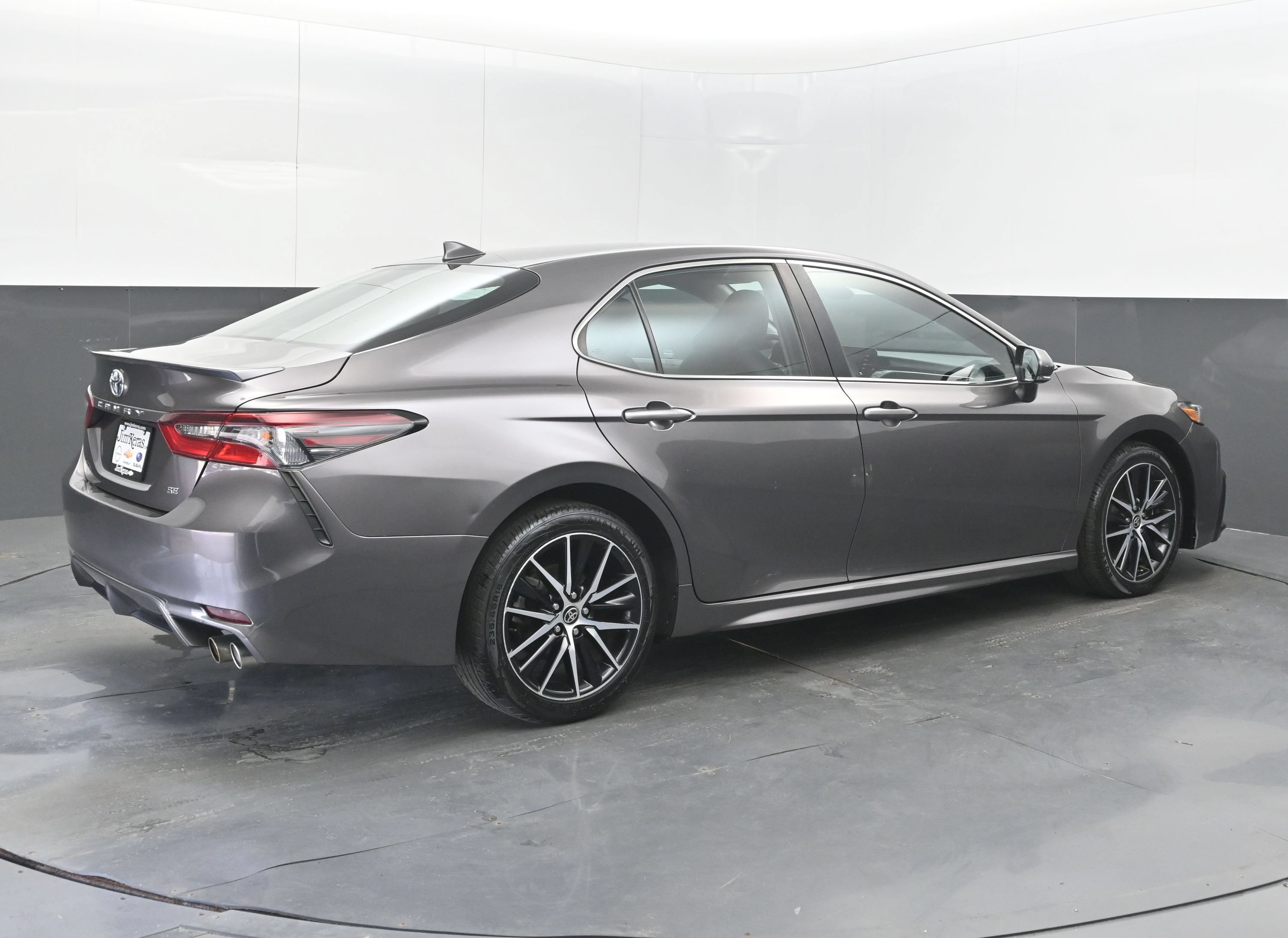 Used 2023 Toyota Camry SE FWD image 9