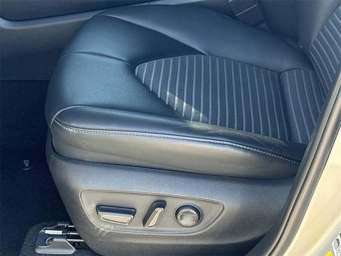 Used 2024 Toyota Highlander XSE image 42