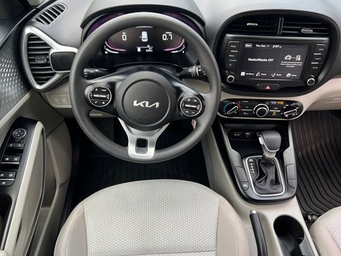 Used 2023 Kia Soul LX image 14