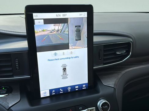 Used 2020 Ford Explorer Platinum w/ Premium Technology Package image 50