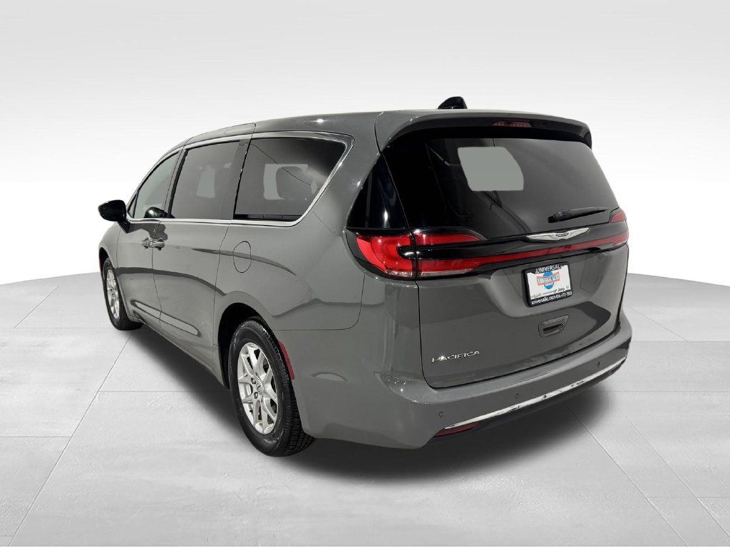 Used 2025 Chrysler Pacifica Select FWD image 37