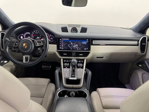 Certified 2023 Porsche Cayenne Turbo AWD/4WD image 22