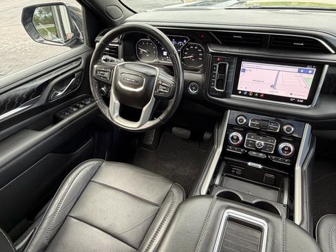 Used 2021 GMC Yukon XL Denali w/ Denali Premium Package AWD/4WD image 13