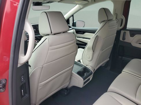 New 2026 Honda Odyssey Touring image 17