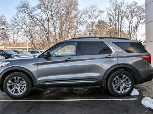Used 2023 Ford Explorer XLT w/ Equipment Group 202A image 5