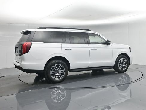 Used 2025 Ford Expedition Active AWD/4WD image 34