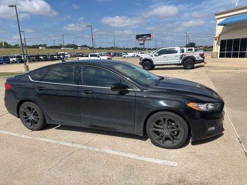 Used 2020 Ford Fusion SE w/ Equipment Group 151A FWD image 5