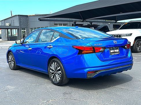 Used 2025 Nissan Altima 2.5 SV FWD image 6