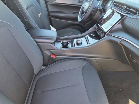 New 2025 Jeep Grand Cherokee L Laredo image 13