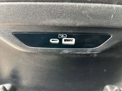Used 2023 Chrysler Pacifica Touring-L FWD image 41