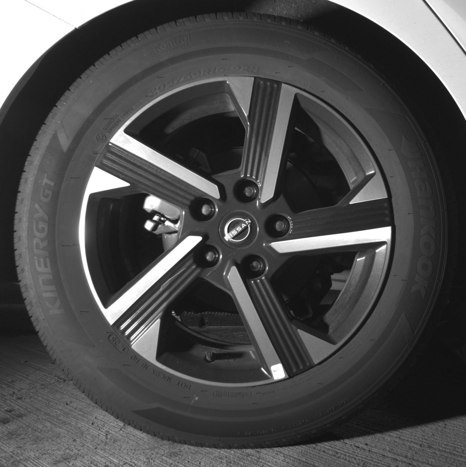 Used 2025 Nissan Sentra SV FWD image 18