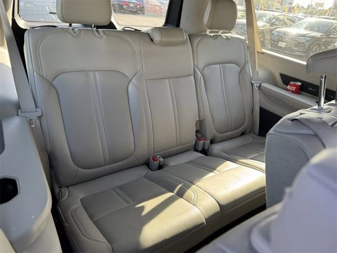 Certified 2024 Jeep Wagoneer L Series II w/ Flexible Seating Group image 21