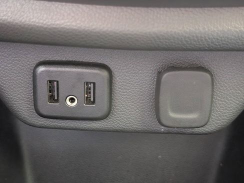 Used 2023 Chevrolet Traverse LT FWD image 32