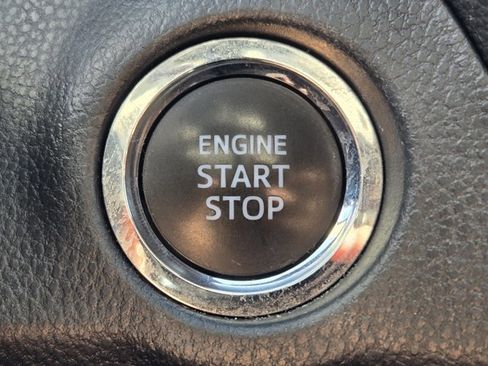 Used 2021 Toyota RAV4 XLE Premium image 19