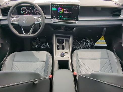 New 2026 Volkswagen Tiguan SE FWD image 13