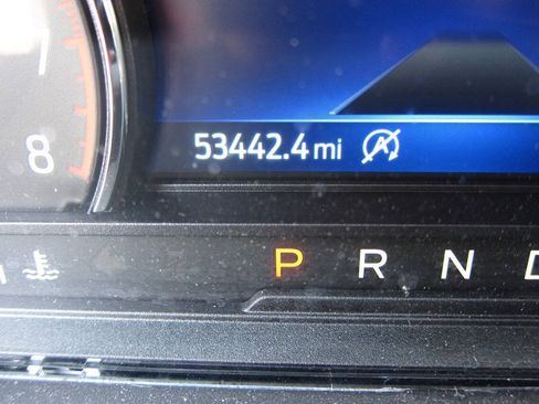 Used 2021 Ford Explorer XLT w/ Equipment Group 202A AWD/4WD image 13