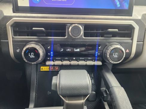 Used 2024 Toyota Tacoma Limited w/ Limited Package (LT) AWD/4WD image 17