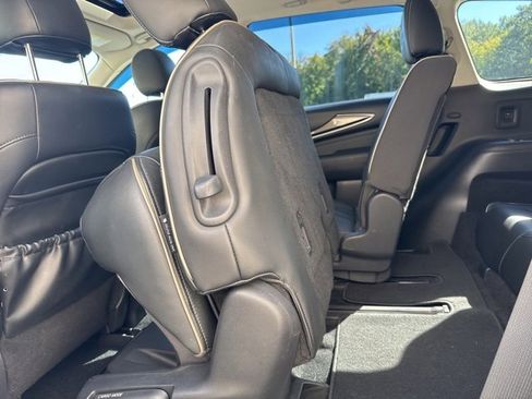 Used 2019 INFINITI QX60 Luxe w/ Essential Package image 16