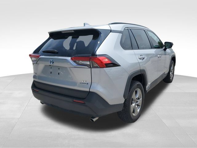 Used 2024 Toyota RAV4 LE AWD/4WD image 4
