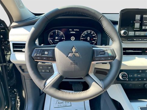 New 2025 Mitsubishi Outlander SEL image 11