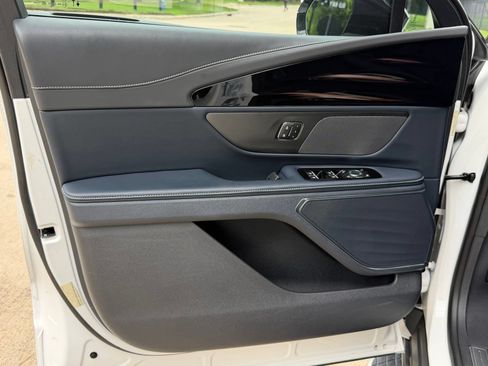 Used 2024 Lincoln Nautilus Reserve AWD/4WD image 18