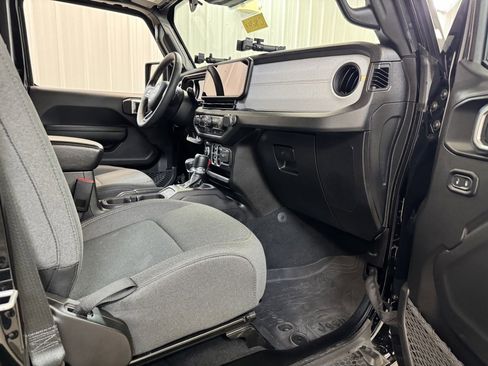 Used 2024 Jeep Gladiator Sport image 25
