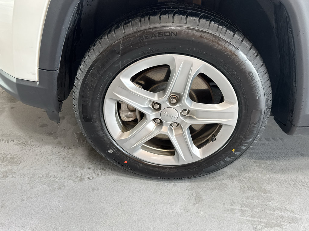 Used 2024 Jeep Compass Latitude AWD/4WD image 9