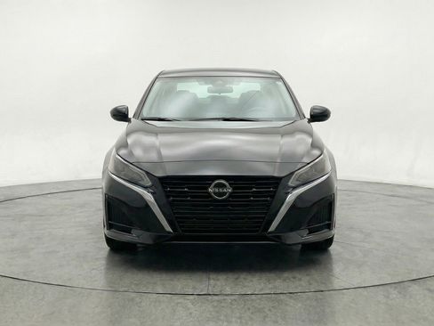 Used 2025 Nissan Altima 2.5 SV image 2